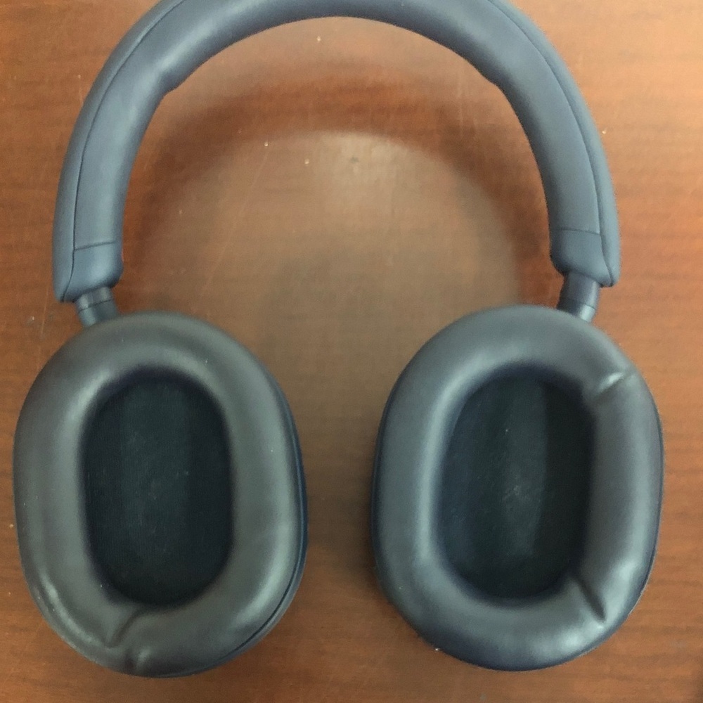 Sony WH-1000XM5 Wireless Over-Ear Headphones in Dark Blue noise-cancelling - Picture 5 of 10